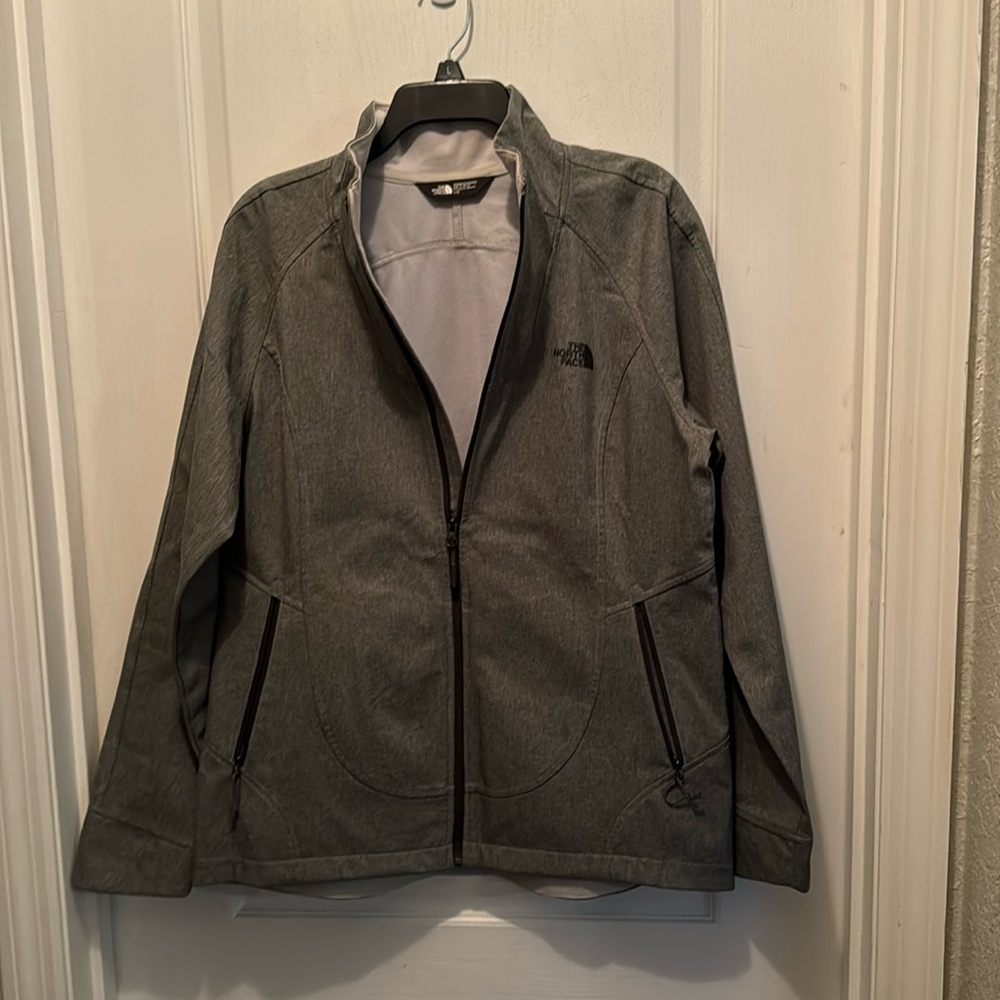 North Face lightweight jacket in Large. Light flannel lining
